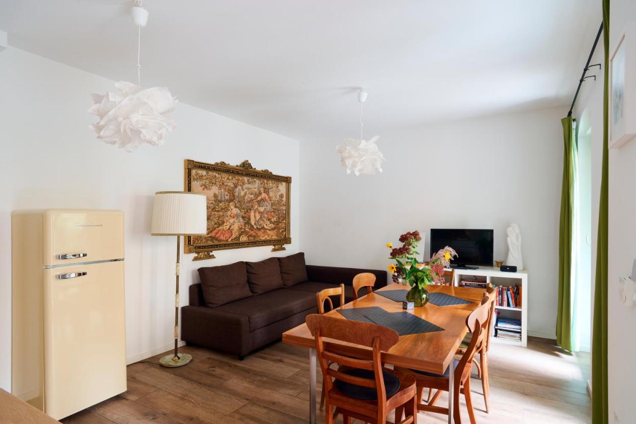 Beautiful&Cozy Remise for up to 6 Guests Apartment Berlin Exterior foto